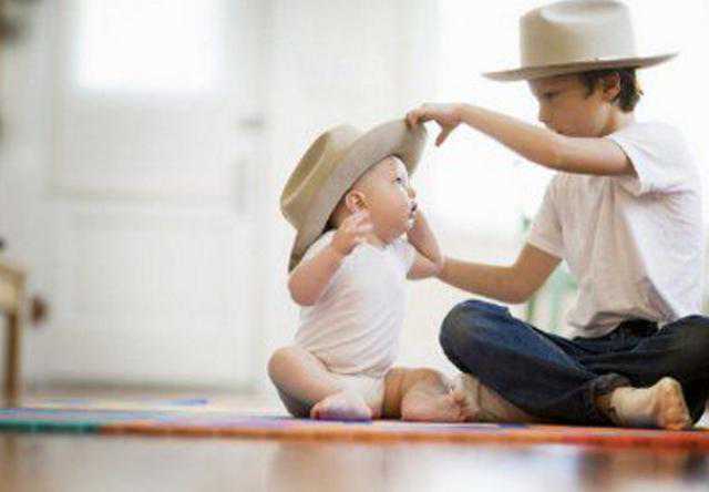 百天宝宝牙床发痒,家长如何选择牙咬胶来缓解不适?