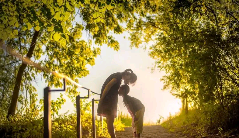 B超时胎儿趴着的原因解析